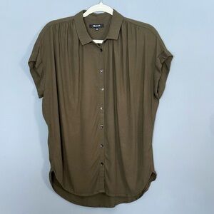Madewell Drapey Short Sleeve Button Down Top in Olive Green Size Small